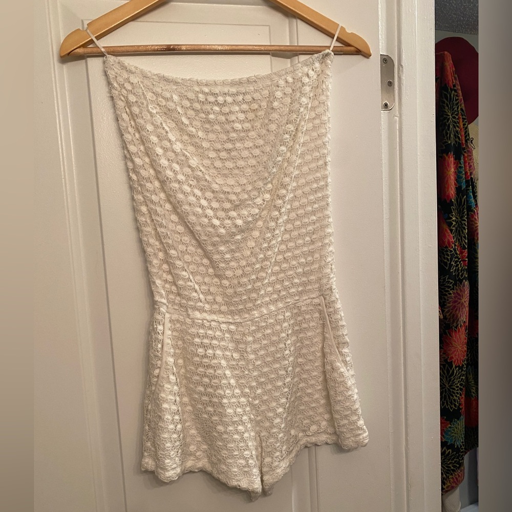 Tart White Eyelet Pattern Strapless Romper with Pockets XS